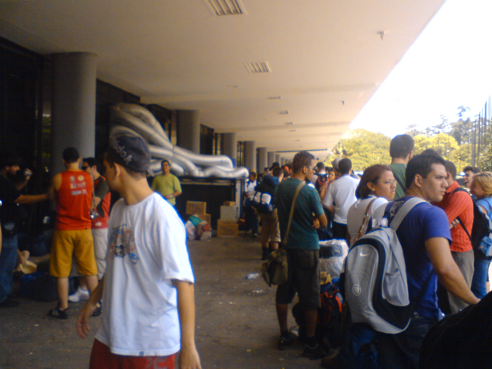 CampusPartyOutsideQueue3.jpg