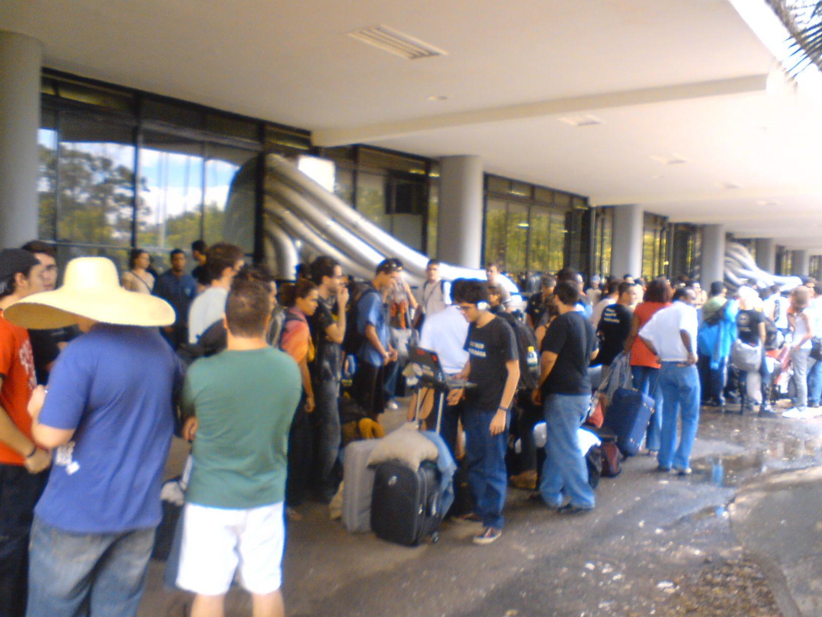 CampusPartyOutsideQueue.jpg